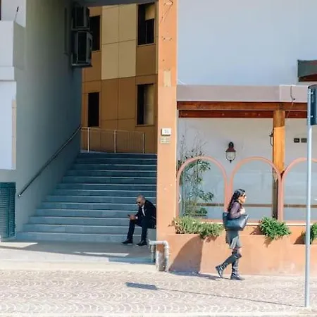 Junior Con Doccia A Vista Al Centro Di